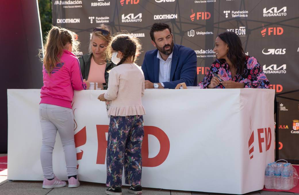 Firma de autógrafos con Lydia Valentín, Pirri y Ana Peleteiro